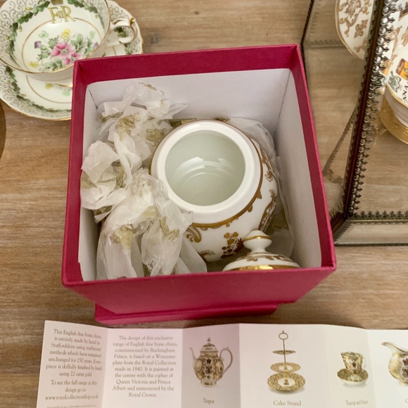 Limited Edition Royal Buckingham Palace Sugar Bowl - Picture 3 of 8